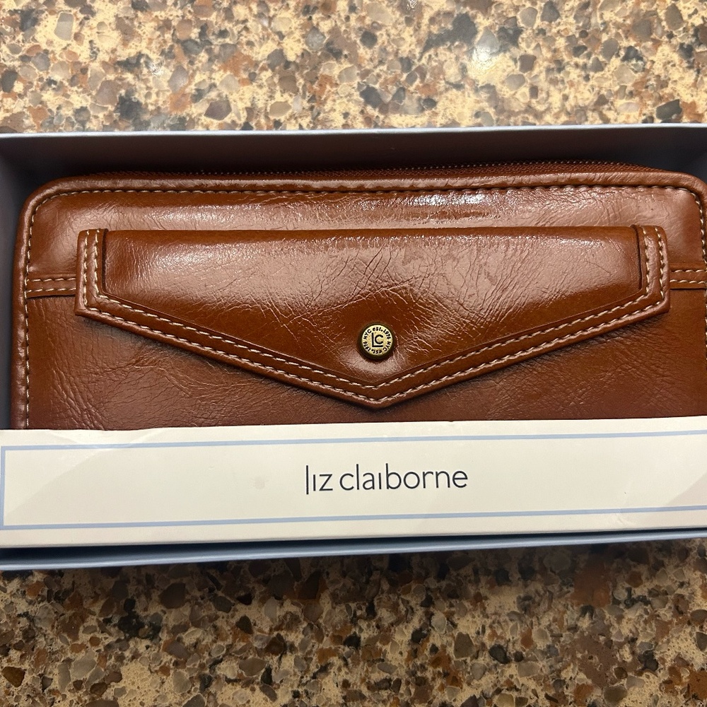 Brand NEW Liz Claiborne Brown Leather Wallet